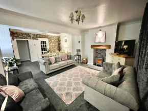 Traditional cosy PET FRIENDLY cottage by the canal with Cymru Holidays
